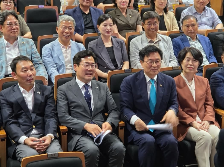 27일): <b>박찬대 의원</b>, 김용민 <b>의원</b>과 함께하는 신속한 <b>검찰개혁</b>... 