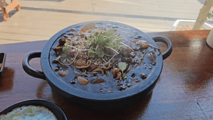  동해 묵호 맛집 | 지글지글 돌판에 올려진 장수돌짜장 어달해변