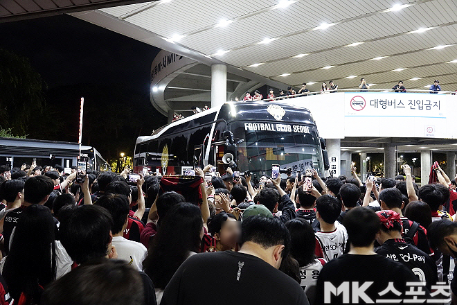 <b>FC 서울</b>, 팬들 분노 폭발, <b>김기동 감독</b> 사퇴 압박