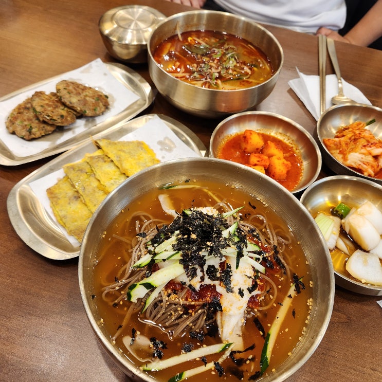 잠실 국밥 24시 영업하는 깔끔한 맛집 '육전국밥 석촌호수점'