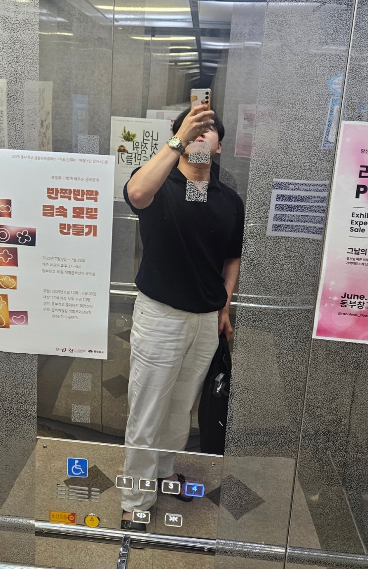 검은색 토트백 브라운 샌들 화이트 와이드 팬츠 코디 검은색 토트백 브라운 샌들 화이트 와이드 팬츠 코디