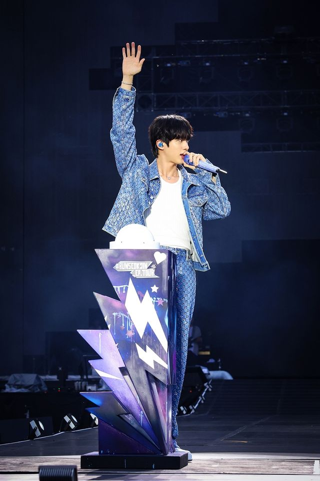 "언제나 아미 곁 지키겠다"…<b>방탄소년단 진</b>, <b>팬콘서트</b> 투어... 