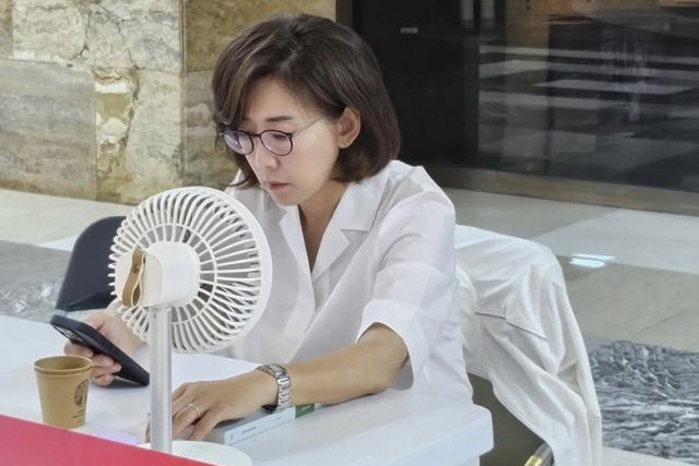  '국회 농성' 나경원, 與 "캠핑·바캉스같다" 지적에 발끈…"이재명 웰빙단식쇼는?"