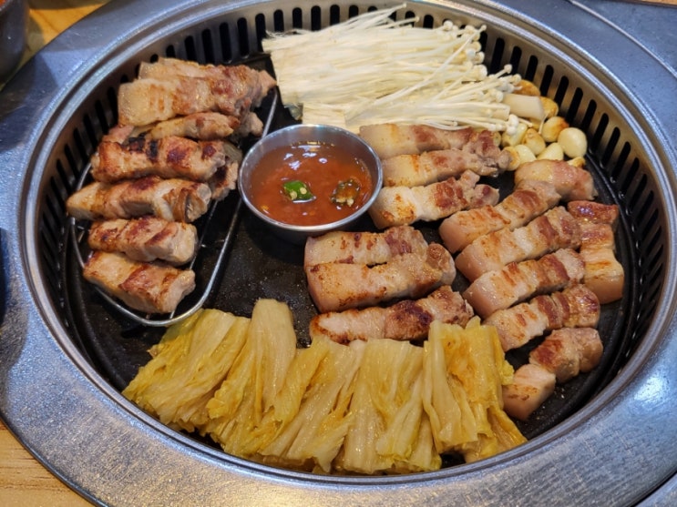  ‘맛찬들 왕소금구이’ 14일 숙성 오겹살의 깊은 풍미! 3인 세트 솔직 후기