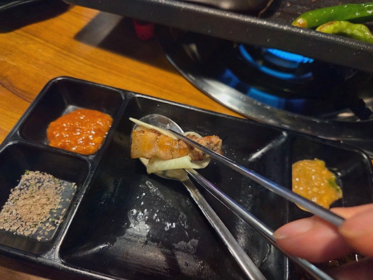  육즙 가득한 오겹살과 함께 즐기는 신중동맛집, 호랭이집 신중동본점