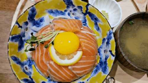  연어덮밥 & 연어오차즈케  신속하게 즐기는 맛있는 한 끼 너굴식당