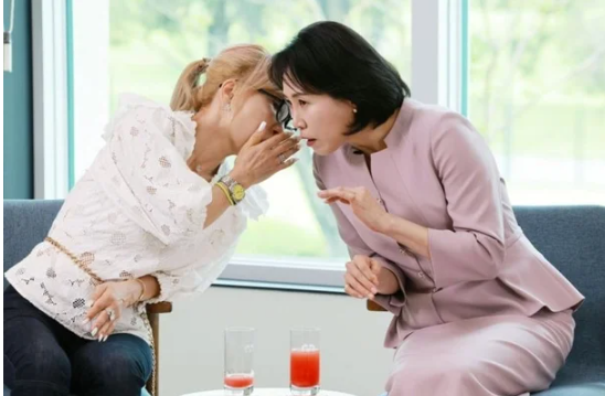 <b>조수미</b>, <b>김혜경 여사</b>와 <b>친분</b> 과시… 이재명 대통령 행사서 “손... 