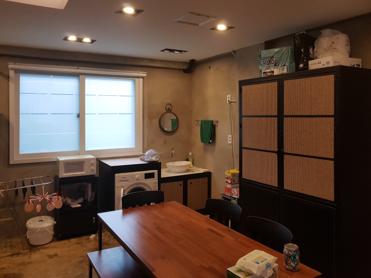  대구 상가리모델링 추천 ㅣ 철제 + 콘크리트 + 원목의 조화로운 수성구 네일샵 인테리어