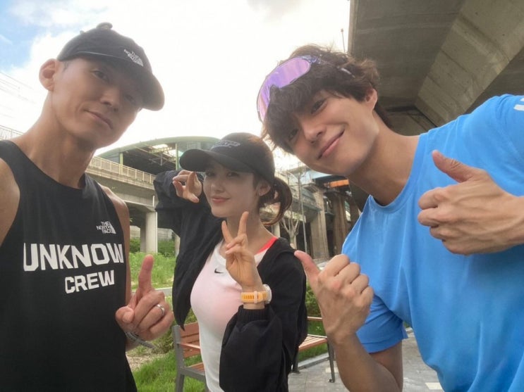 <b>뉴진스 다니엘</b>,  <b>박보검</b>·션과 새벽 러닝 포착