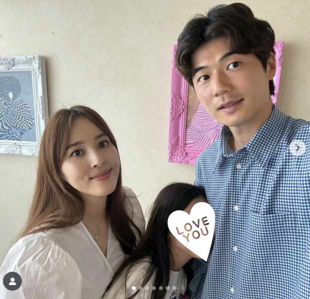 <b>한혜진</b>·<b>기성용</b> <b>12주년</b> 가족사진 화제