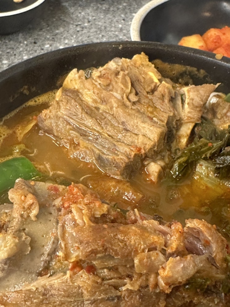  총총) 저녁에도 웨이팅하는 찐맛집 ‘첨단돌솥감자탕 금호점‘