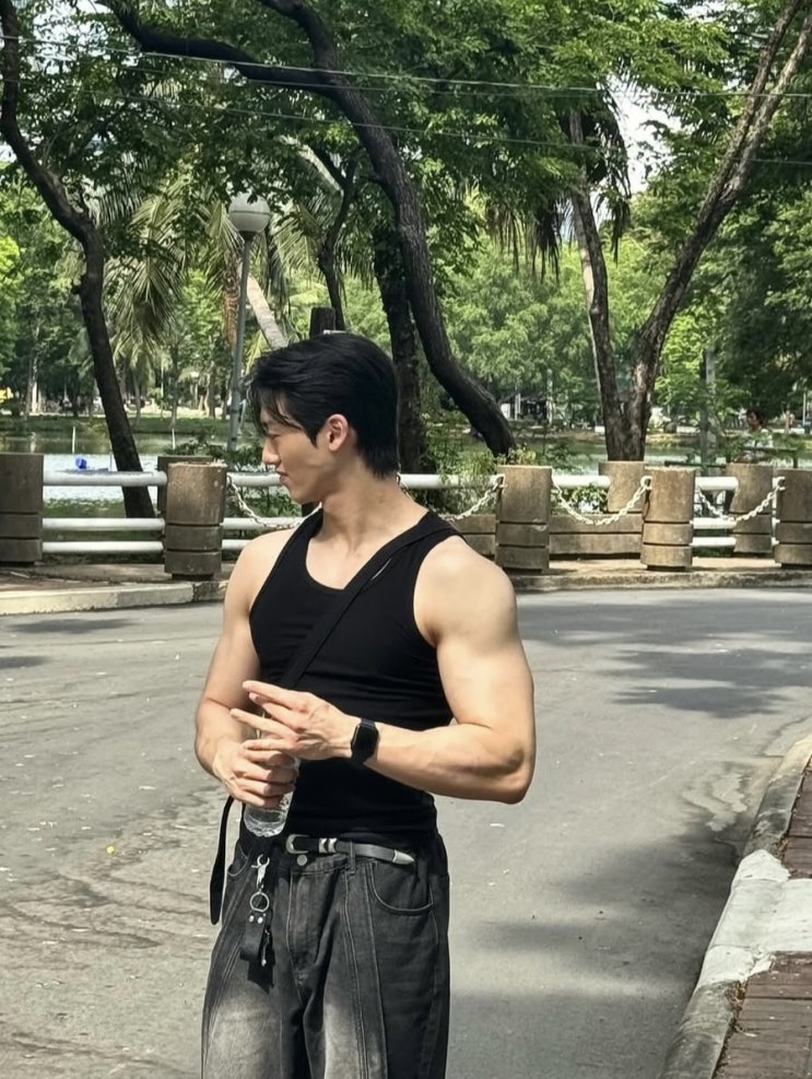  남자들이 여름에 '00' 슬리브리스 나시를 선택하는 이유 3가지