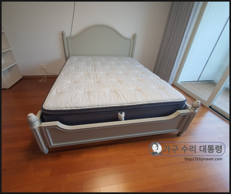 시몬스 벨로 뷰티레스트 라지 킹 침대 계단으로 들고 내렸어요.