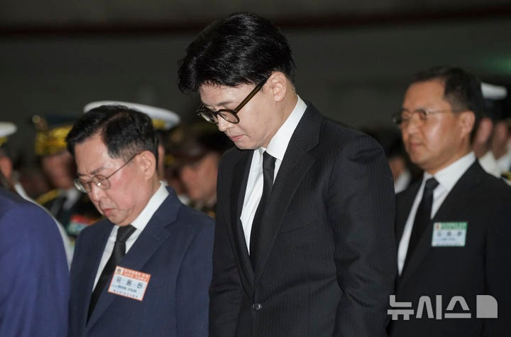 [속보] 이재명 대통령, 중국 <b>전승절 불참</b> 결정! 李 정부의 외교... 