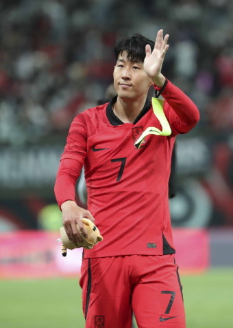 <b>손흥민</b> 거취 전적으로 맡긴다”…이적 결심 시 <b>아시아투어</b> 이후... 