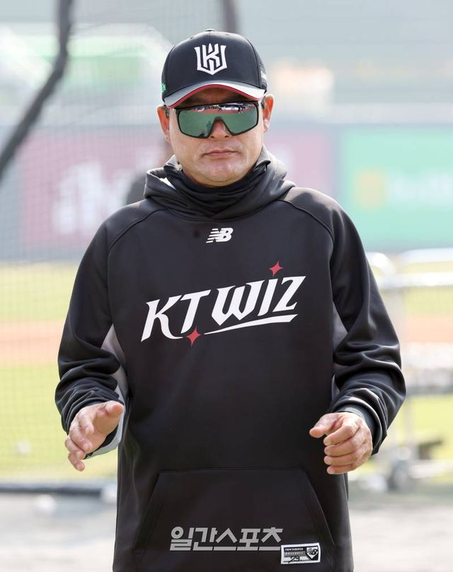  쿨하게 보내줬는데 "KT에서 답답해했다"고? KT 두 번 죽인 '최강야구' [IS 시선]