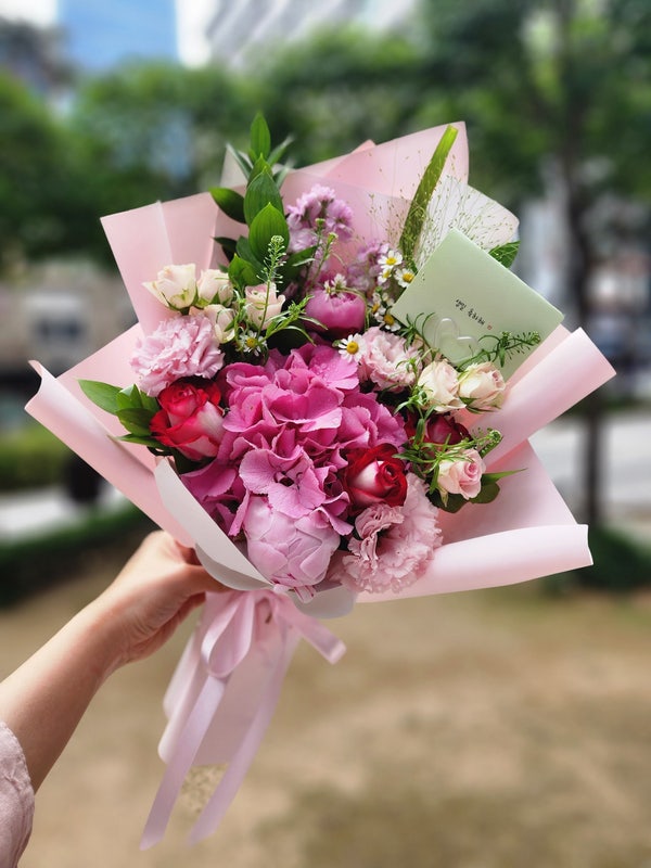  [서울시청꽃집, 서소문꽃집] 더 플라자호텔 투숙 고객님께 보내드린 호캉스 이벤트 생일축하 꽃다발