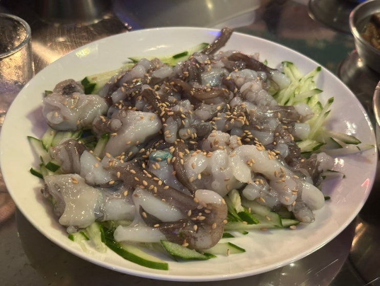  총총) 맛, 가격 다 별로인 새로 오픈한 술집 ‘깐순이네‘