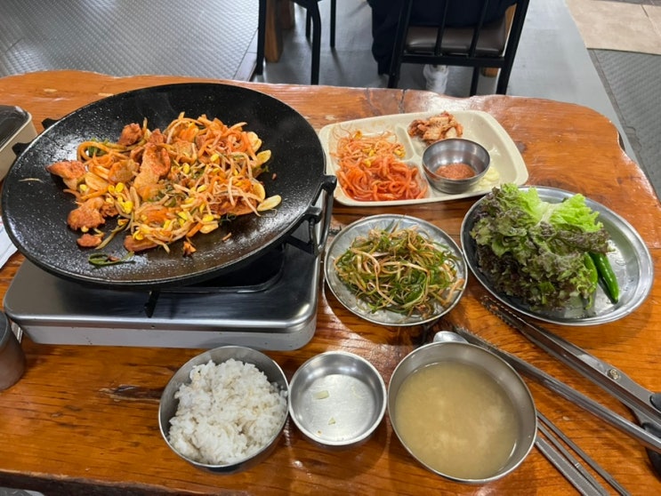  제주도 서귀포맛집 흑돼지두루치기 단일메뉴로 블루리본 싹쓸이한 용이식당