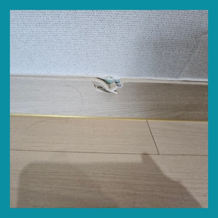  액자 떨어져 깨진 걸레받이 몰딩 부분 교체 김포