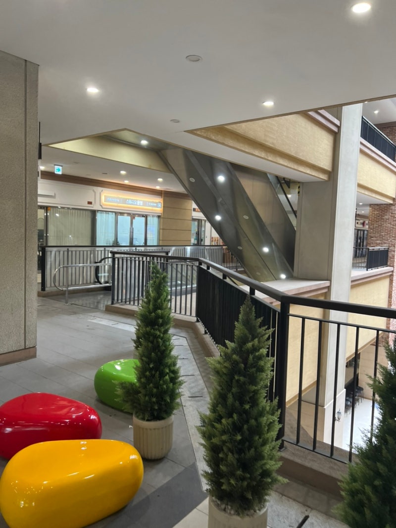 Enjoy a Chinese buffet for just 10,000 won per person at Dosakmyeongga in Songpa, Seoul. 2