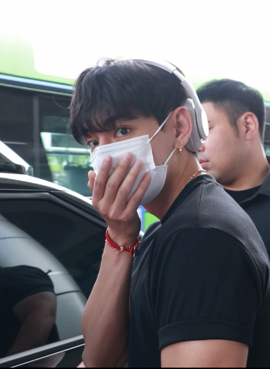 방탄소년단 뷔, 파격적인 모자 셀카로 팬들 심쿵, BTS 정규 앨범 일정 스포