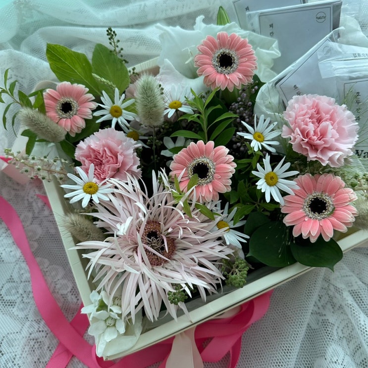   정성과 감동 가득! 홍대 꽃집 하나이로에서 여자친구네 가족을 위한 특별한 선물, 호두/피칸정과 용돈박스 후기! 