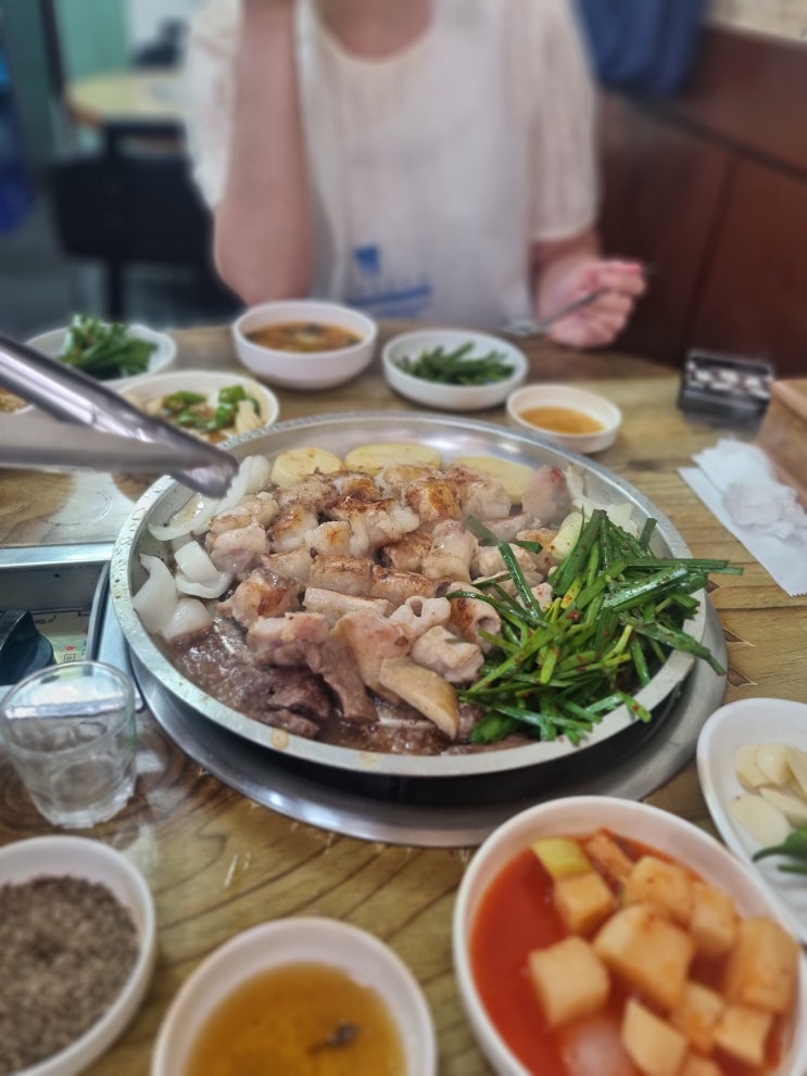  [망우역맛집] 현지인이 추천하는 우림시장 곱창맛집 망우 돌곱창의 모둠곱창과 볶음밥 리뷰.