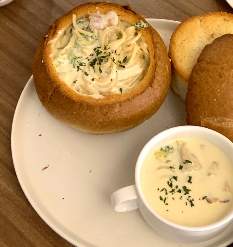  [청구역 • 약수역] 신당 소문난 파스타 맛집 ‘본 스테이크’ 직장인 점심 추천 양식 빠네 파스타 마르게리따 피자 본스테이크 약수 데이트 소개팅 미팅 단체모임 추천 (포장 O)