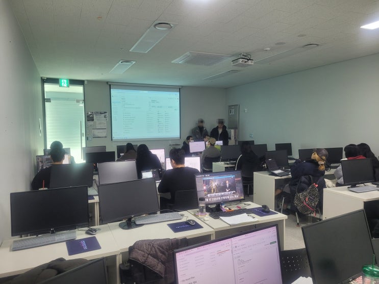 <b>AI</b>국비<b>교육</b> 체계적인 커리큘럼과 실무<b>교육</b> 취업<b>지원</b>까지 한번에!