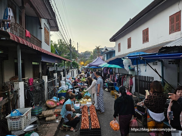  라오스 루앙프라방 도심풍경 산책