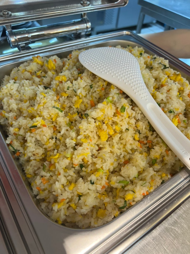 Enjoy a Chinese buffet for just 10,000 won per person at Dosakmyeongga in Songpa, Seoul. 13