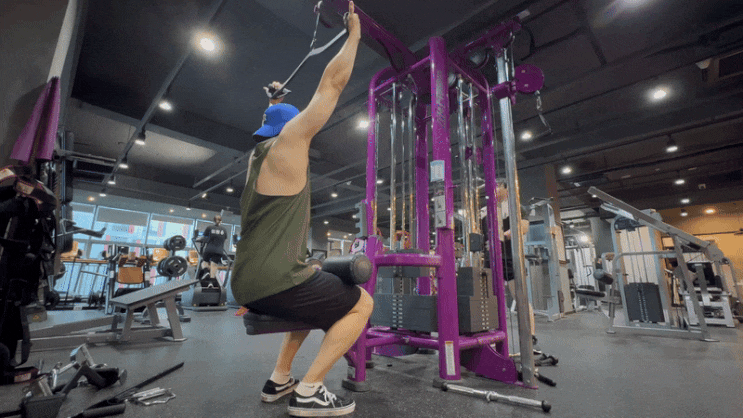  맥그립 랫풀다운 자세 효과 등근육 광배근에 집중적으로 자극을 주는 등운동 광배근 키우는 운동 추천