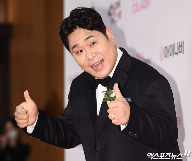  문세윤, 치어리더 아내와 1일 10키스 "자녀 앞에서도 해, 훌륭한 교육" (아는 형수)