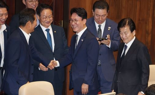 국무총리 김민석 인준 완료!총리의 첫 일성! “폭정 세력이 만든 경제위기, 내가 끝낸다”