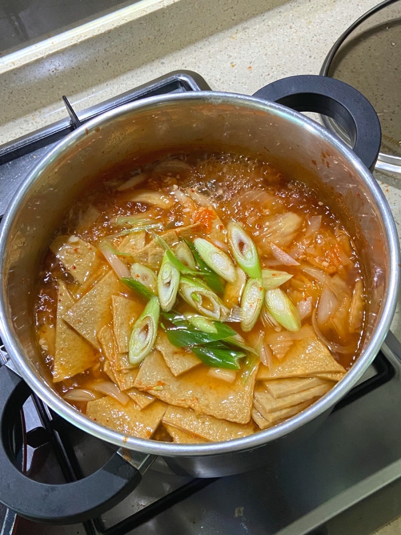김치랑 어묵만 있으면 집밥 해결! [ 초간단 김치어묵탕 레시피 ]