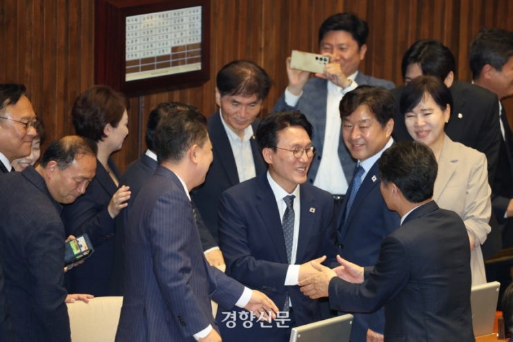 “이재명 정부 첫 <b>총리</b> <b>김민석</b>, ‘폭정 세력 경제 <b>위기 극복</b>이... 