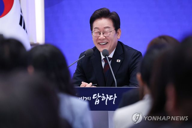  李대통령 "대출규제는 '맛보기'에 불과…부동산 정책 엄청 많아"