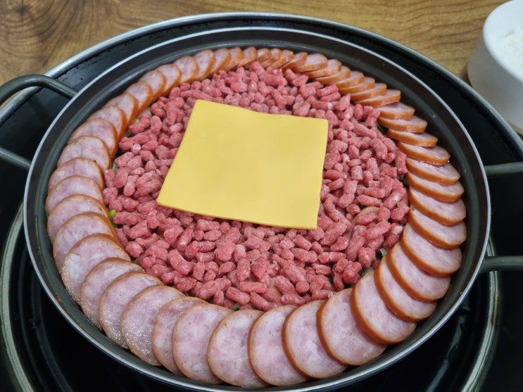  수원현지인맛집 이나경송탄부대찌개 햄 고기 폭탄 줄서는 맛집