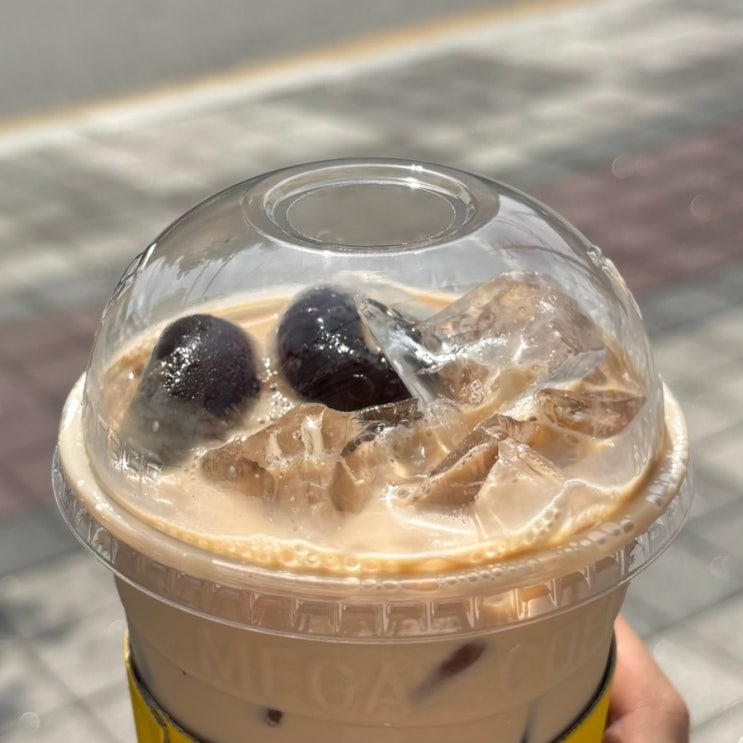  메가커피 큐브라떼_에스프레소 얼음으로 녹을수록 맛있는 커피 내돈내산 리뷰
