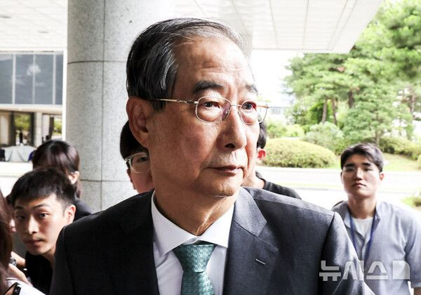  '내란 동조 의혹' 한덕수, 특검 조사 마치고 귀가…출석 14시간만
