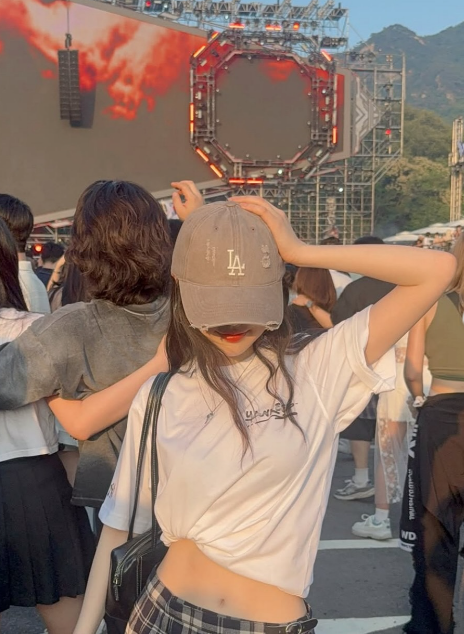 "카리나"도 반한 워터밤 룩! 이번 여름 페스티벌, 이렇게 입자
