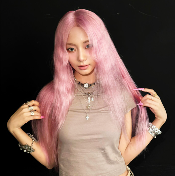  쯔위 새 앨범 핑크머리로 변신 압도적인 아우라 패션까지