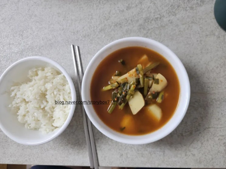  얼큰하게 끓이는 감자국, 한 그릇에 속이 풀린다!
