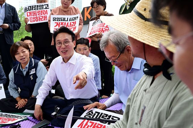 김민석 총리, 임명 첫날 ‘송미령 장관 유임 항의’ 농민단체 만나