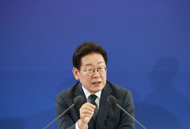 [속보] 이재명 대통령, <b>해수부 부산 이전 논란</b> 속 세종 집무실... 