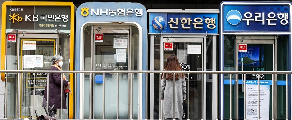 <b>금융 시장</b>의 새 지평: 주주환원 확대로 본 한미(韓美) <b>은행</b>주의... 