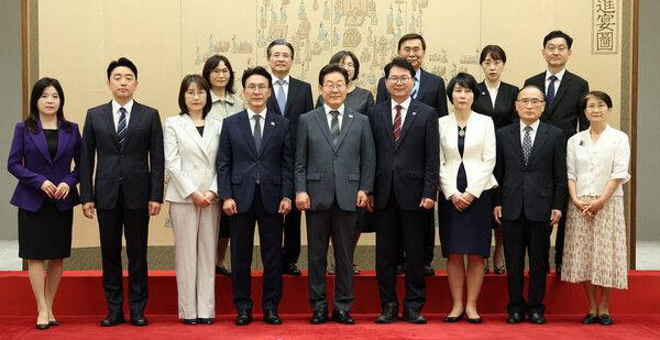  李대통령, 김민석 총리 등 7인에 임명장 수여...金 "국정운영 속도 더 높일 것"
