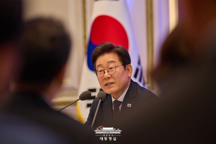충청 찾은 <b>이재명 대통령</b> "<b>균형 발전</b>·채무 탕감·과학기술 투자... 