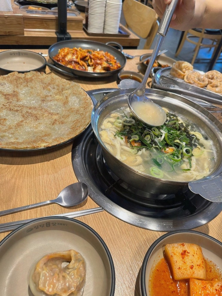  깊고 시원한 맛의 서현역칼국수, 팔당원조칼제비 서현점